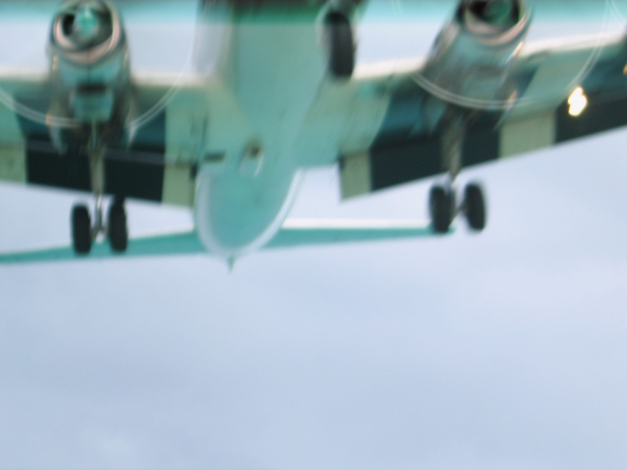 DC7 landing St Maarten